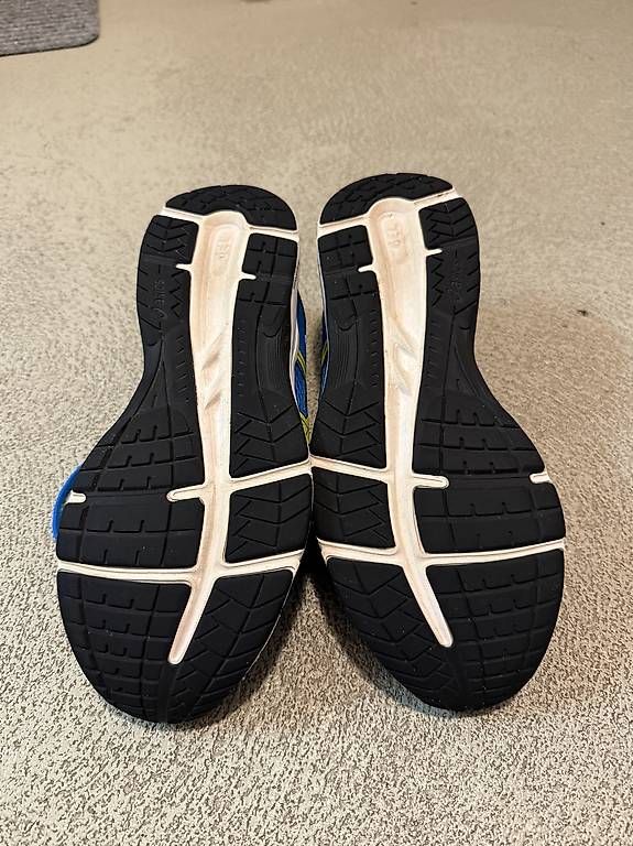 Asics Chaussures hommes: Laufschuhe Asics Gr. 45 – D'occasion à Fislisbach par Jale_31 4