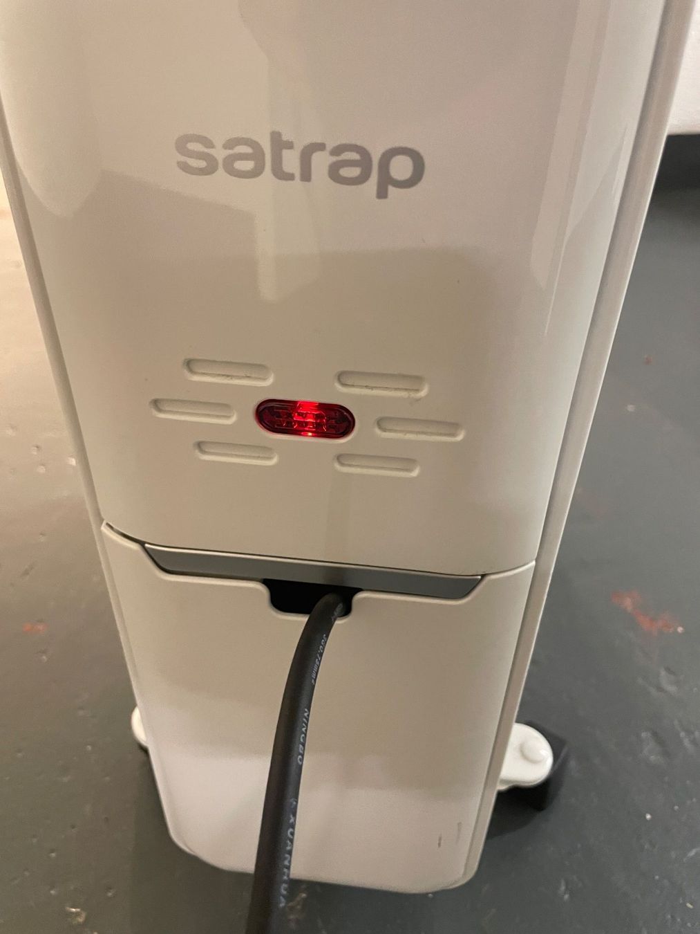 Radiateurs: Heizkörper Satrap Radia OR3 2000 Ölradiator – Neuf (Voir description) à Volketswil par rubin74 1