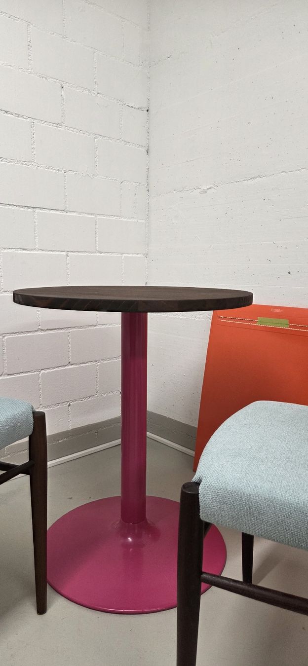 Chaises: Schöner Designtisch – D'occasion à Baden par Digit6 5