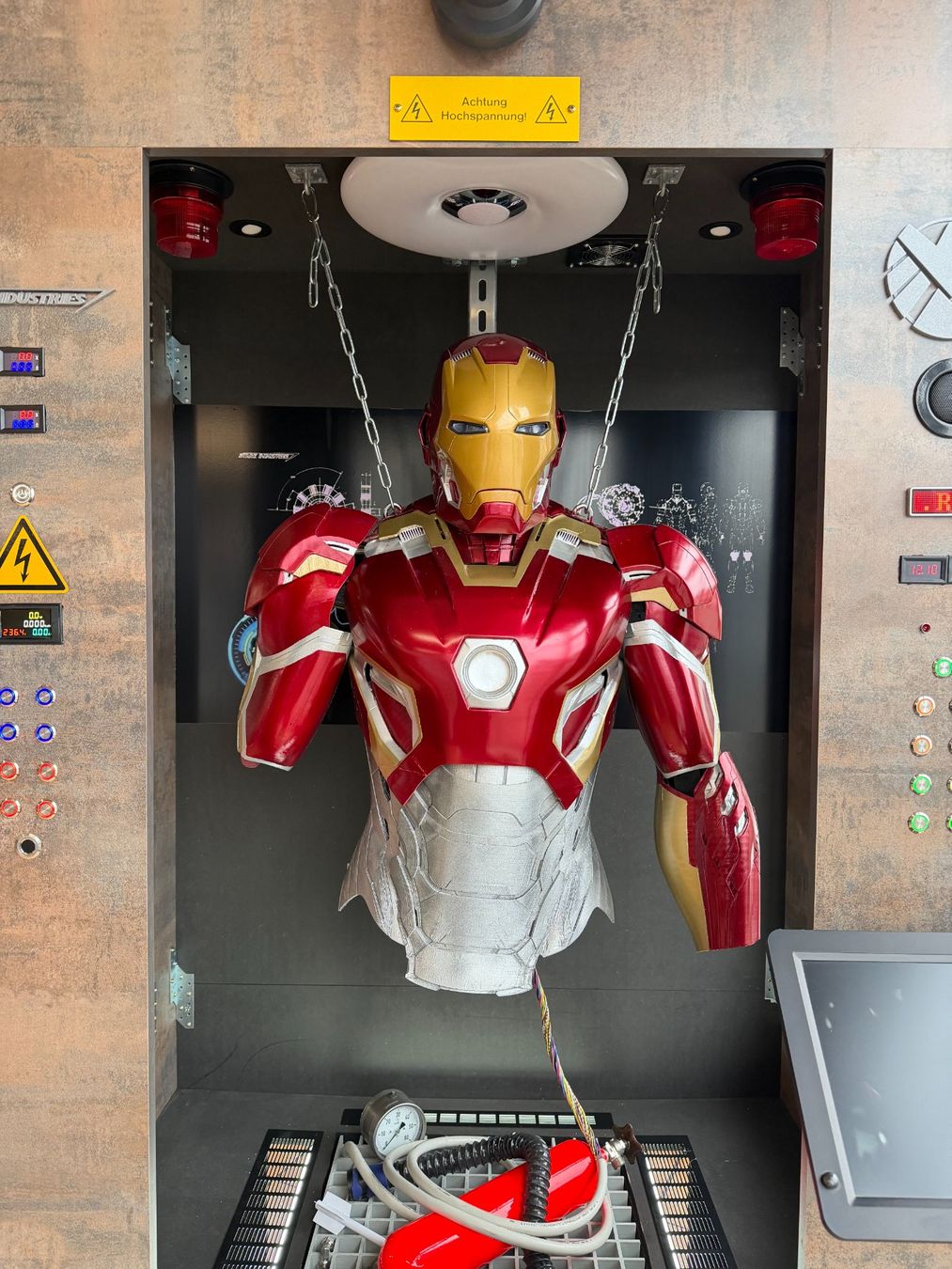 Armadi: Iron Man Schrank mit Gadgets – Usato da Menzingen venduto da fizzibubbele69 1
