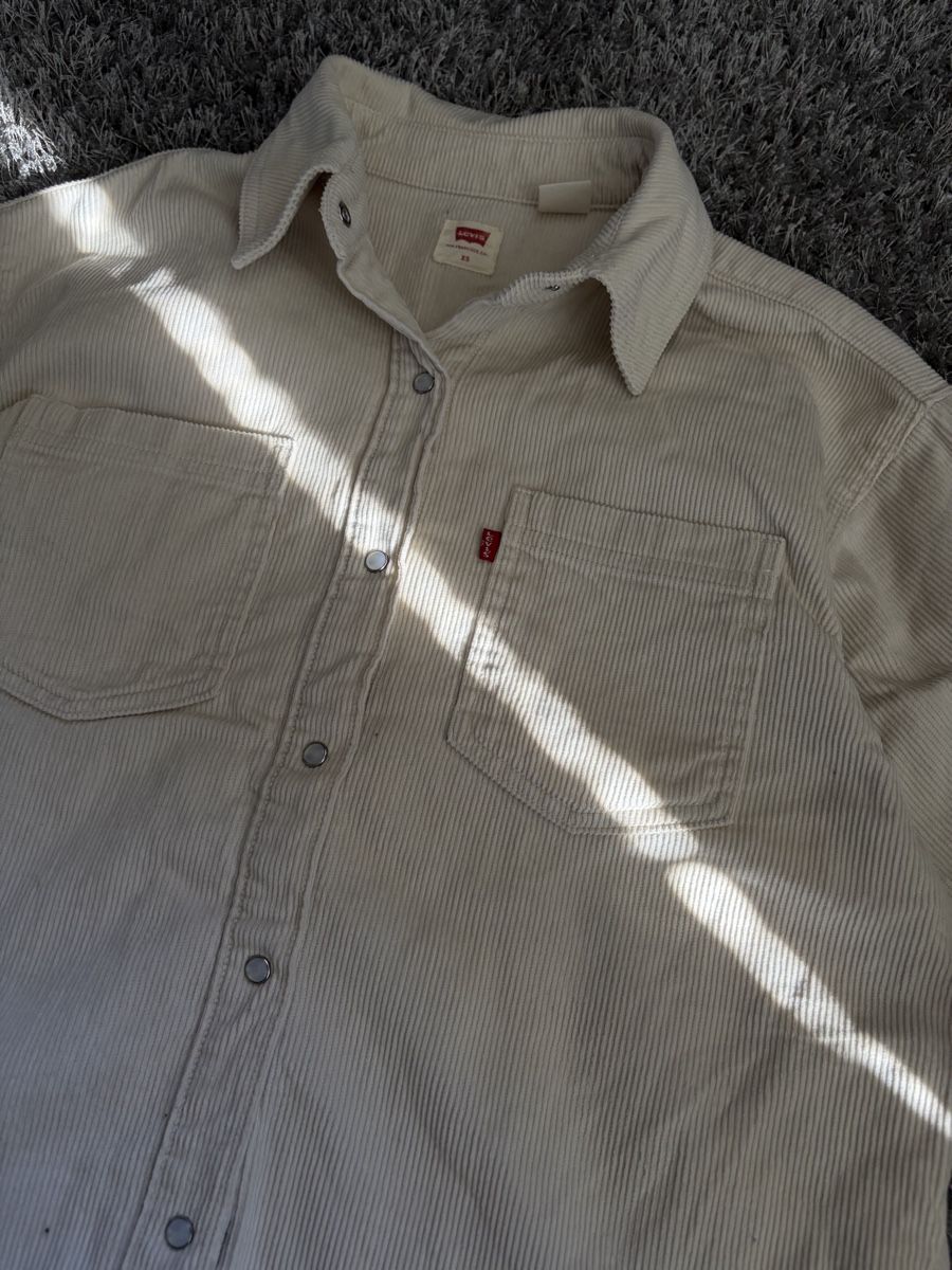 Levi's Hemden: Levi's Corduroy Shirt Beige – Gebraucht aus Brislach von edu_t6pq 1