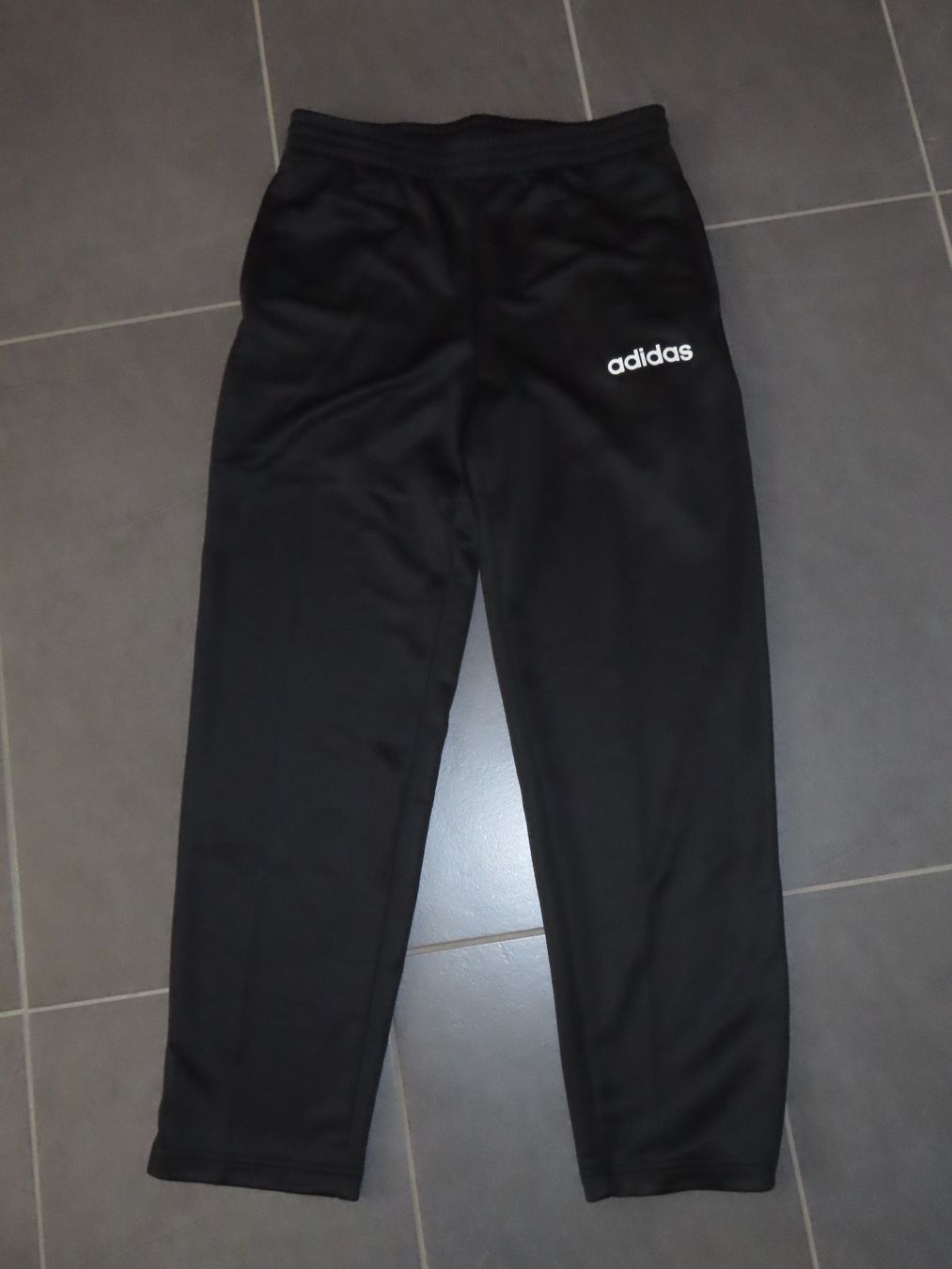 Adidas Pantaloni: ADIDAS Trainerhose / Sporthose Gr.S ***NEU*** – Nuovo (secondo la descrizione) da Wallenried venduto da Asyano 1