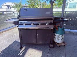 Gasgrill  mit 4 Brenner und Herdplatte