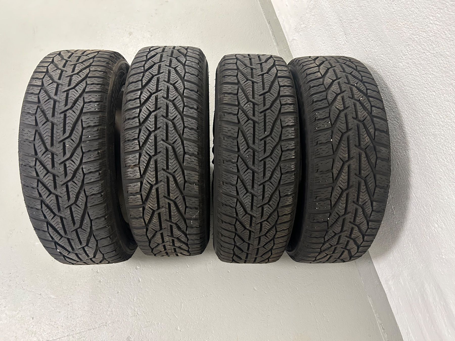 Pneumatici & Ruote complete: Winterreifen – Usato da Flawil venduto da ger_8q7g 8