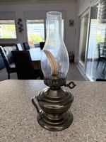 Lampe à pétrole ancienne métal et verre parfait état