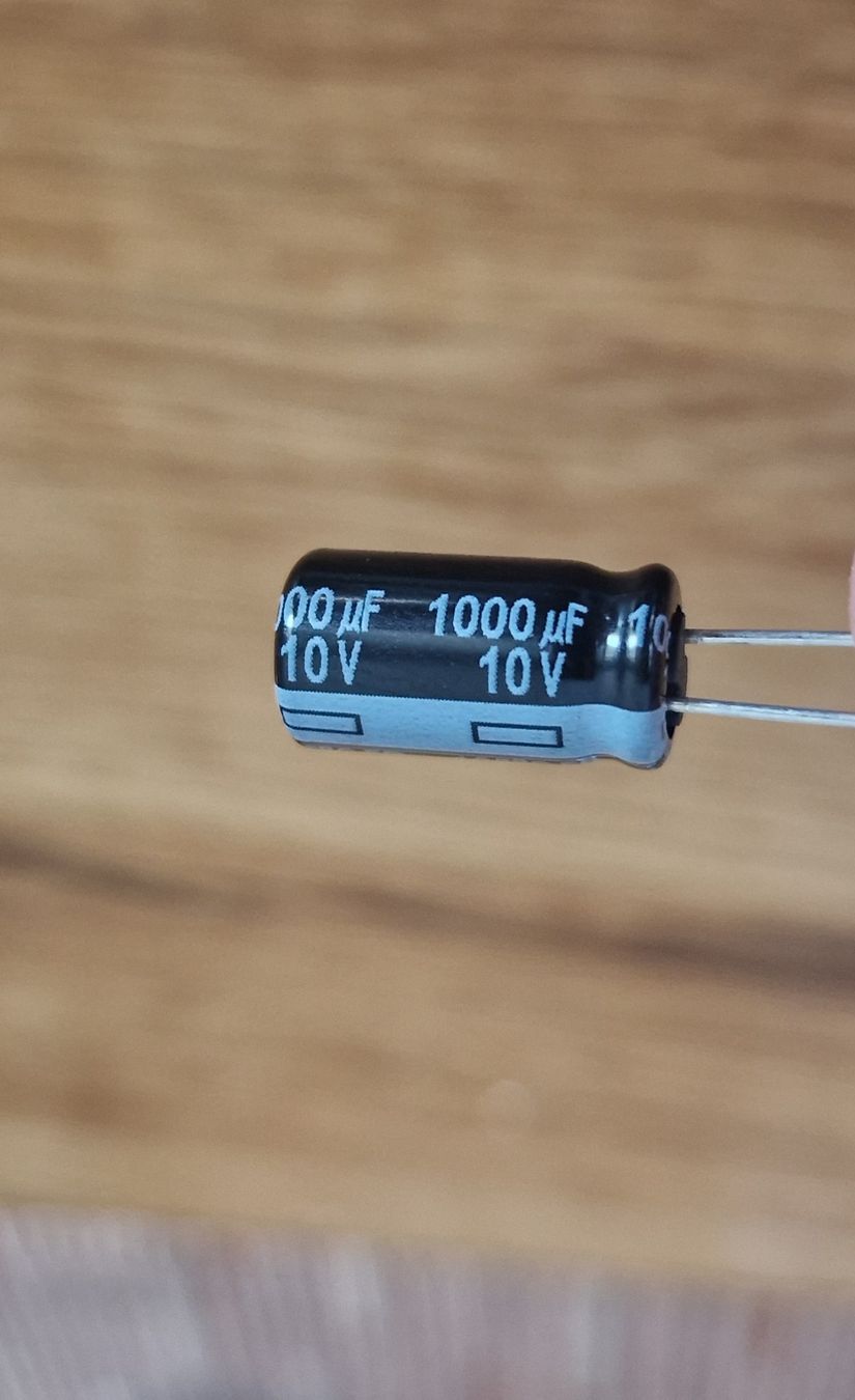 Elektronikbauteile: Kondensatoren – Neu und originalverpackt aus Rain von izgiouhgb