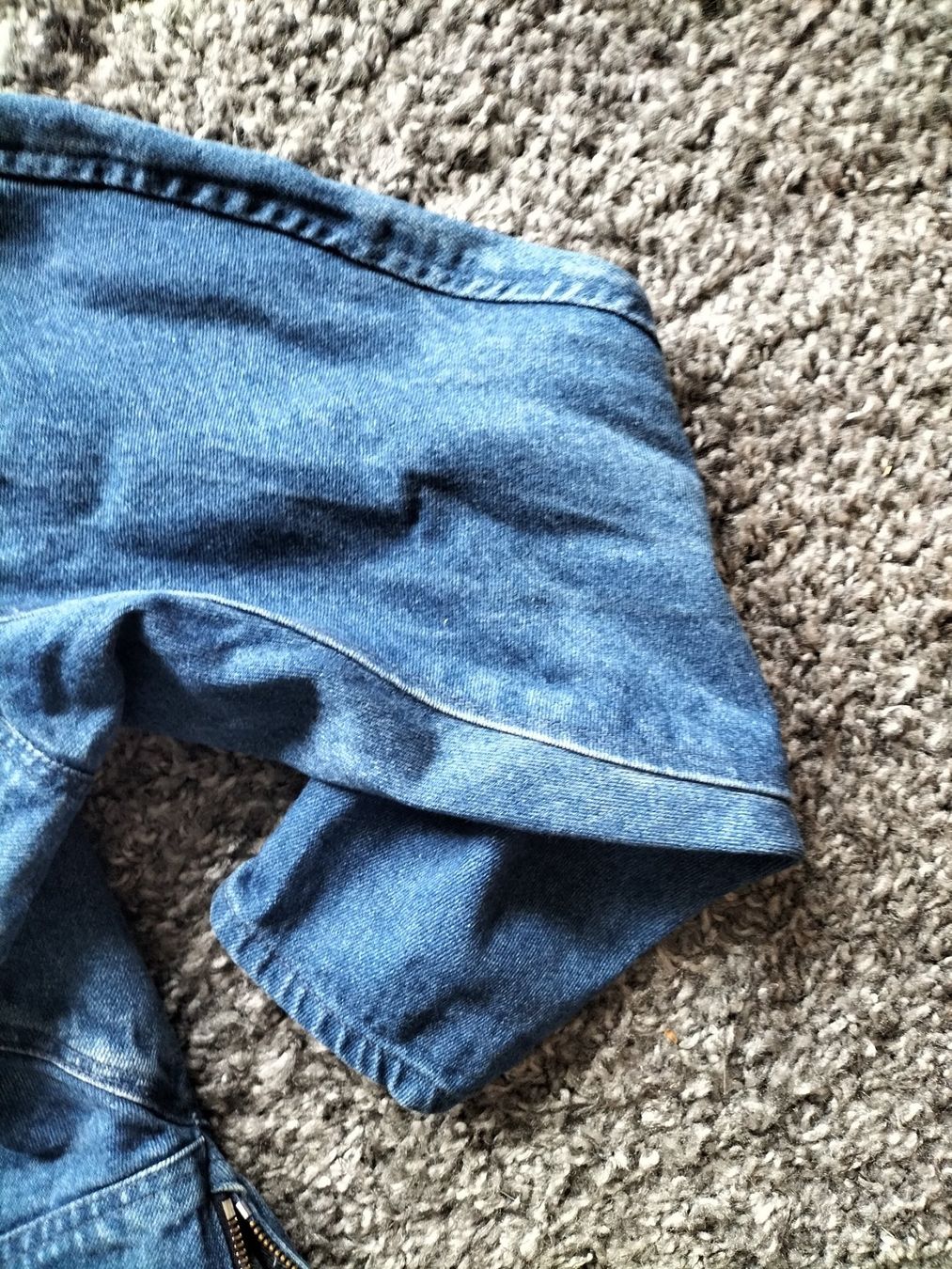 Giacche: traumhafte Jeansjacke, 80er Jahre – Usato da Pieterlen venduto da Plasticbox 5