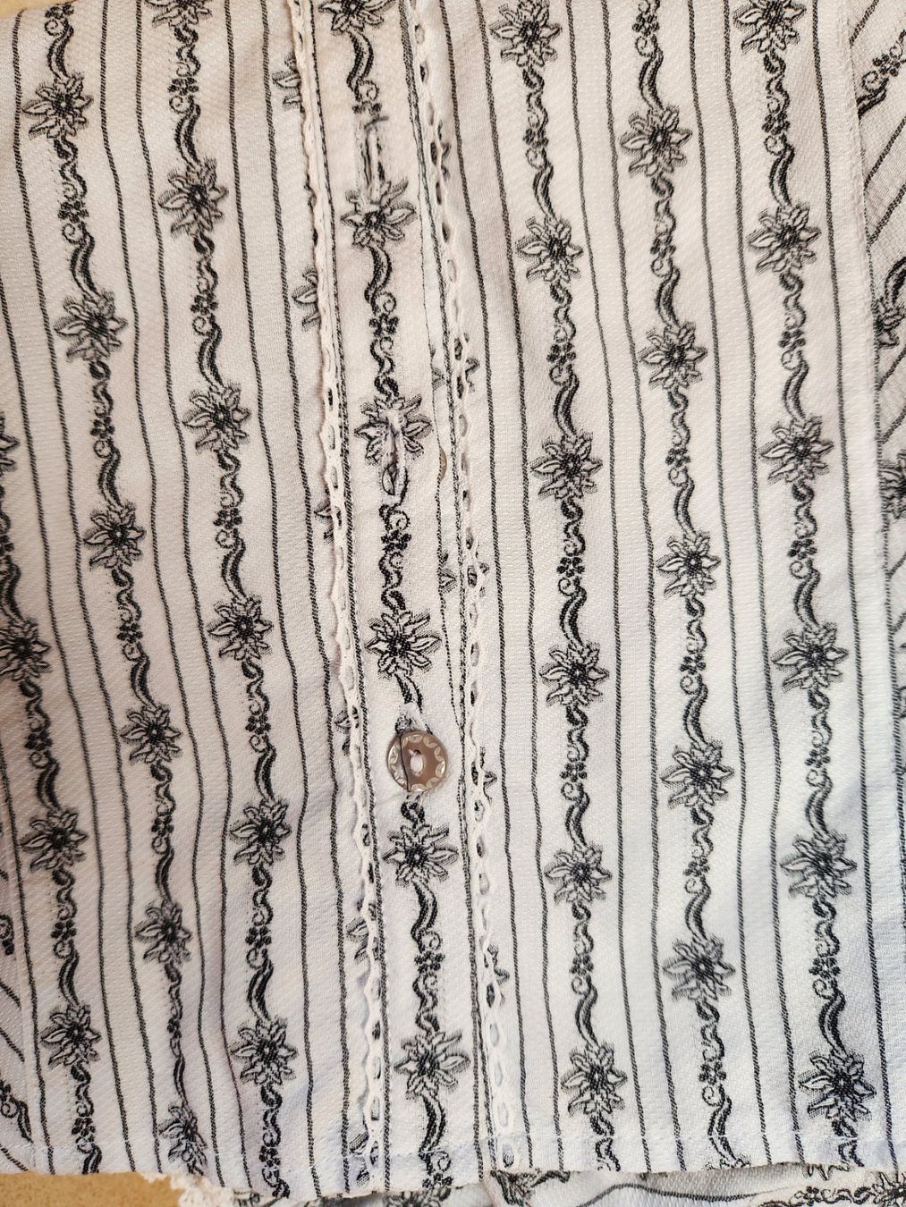 Camicette: Edelweissbluse von Jenni mit Pufffärmel  Hellgrau Neu Gr.38 – Nuovo e nell'imballaggio originale da Gstaad venduto da Meiel2020 6