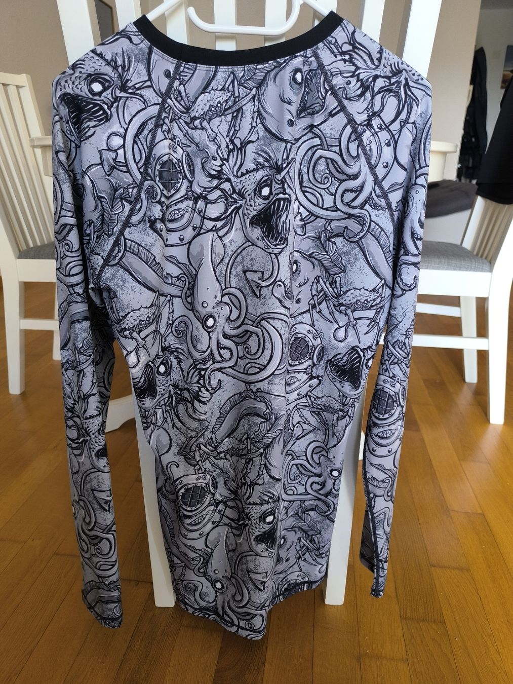 T-Shirts: Rash Guard SpaceArmy Grösse L  – Gebraucht aus Zürich von tho_8mdm 1