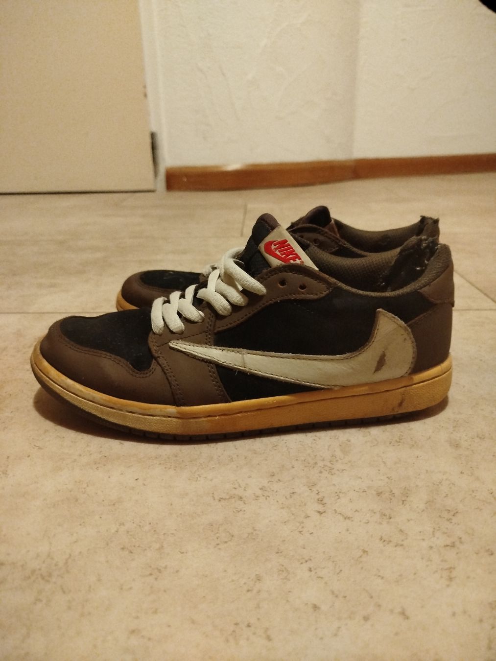 Scarpe da uomo: Travis Scott Dunks – Usato da Spreitenbach venduto da captaincrunch
