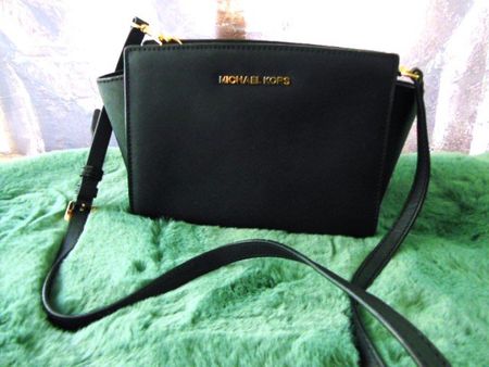 top MICHAEL KORS Tasche SELMA medium schwarz gold 22x17cm