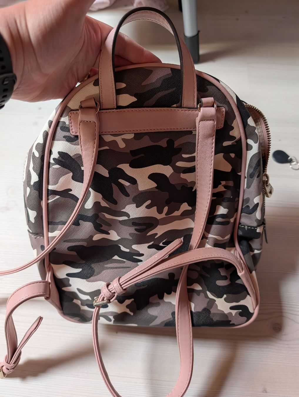 Guess Borse da donna: Sac à dos Guess camouflage – Nuovo (secondo la descrizione) da Bex venduto da ophelie.duc 1