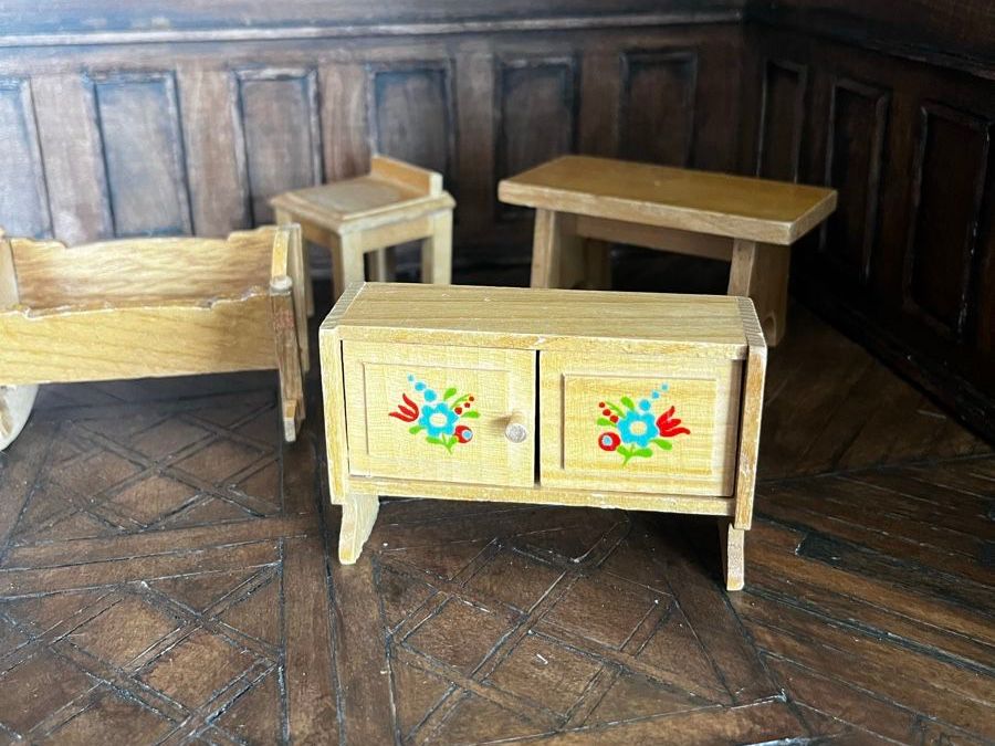 Puppenhäuser & -möbel: Lot Puppenmöbel Holz – Gebraucht aus Brugg AG von Faint.Memory 1