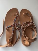Sommerliche Ledersandalen mit Schmucksteinen, Grösse 38