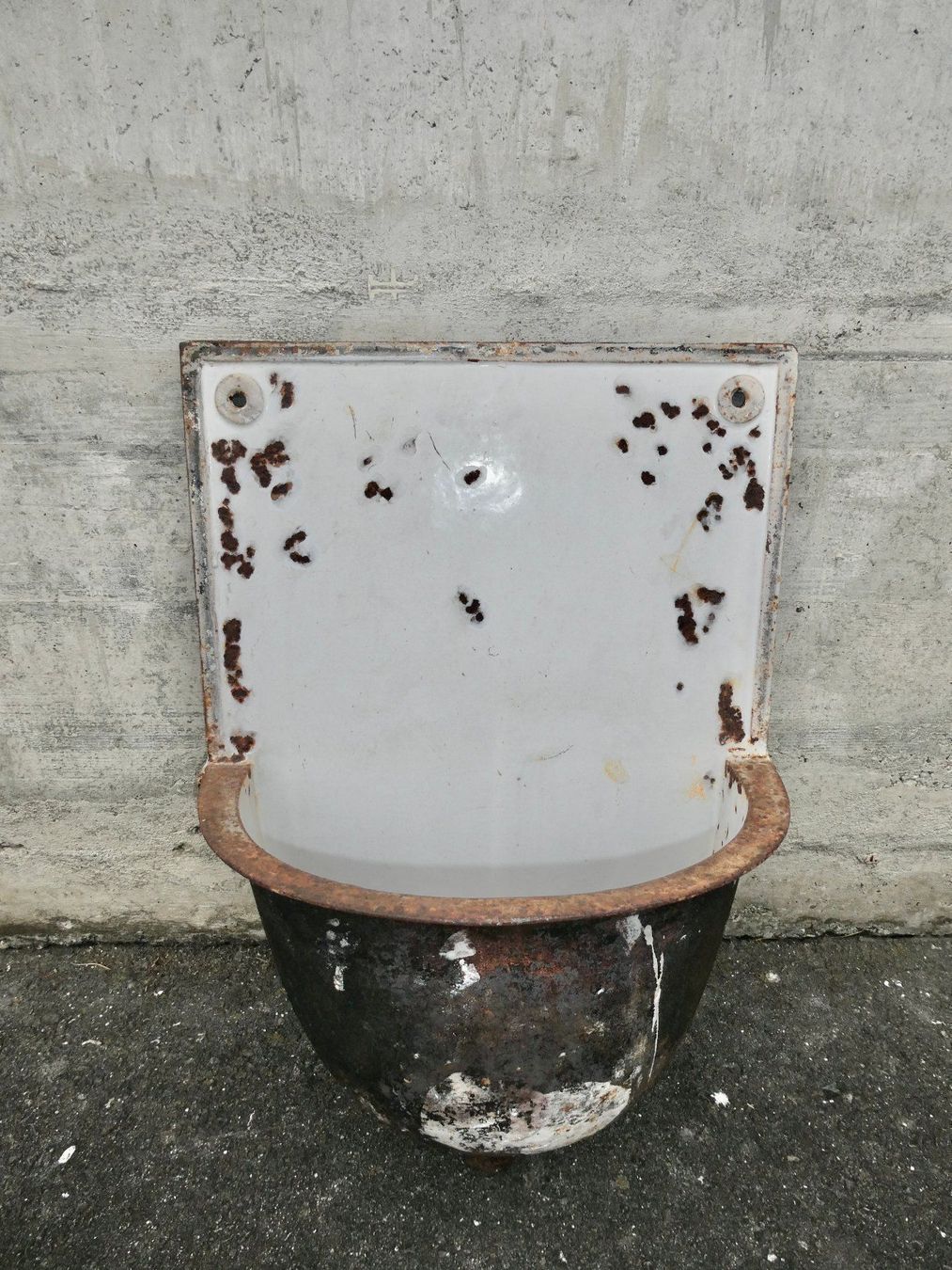 Eviers & lavabos: Gusseisen Lavabo Emailiert – D'occasion à Lüchingen par Eeizo