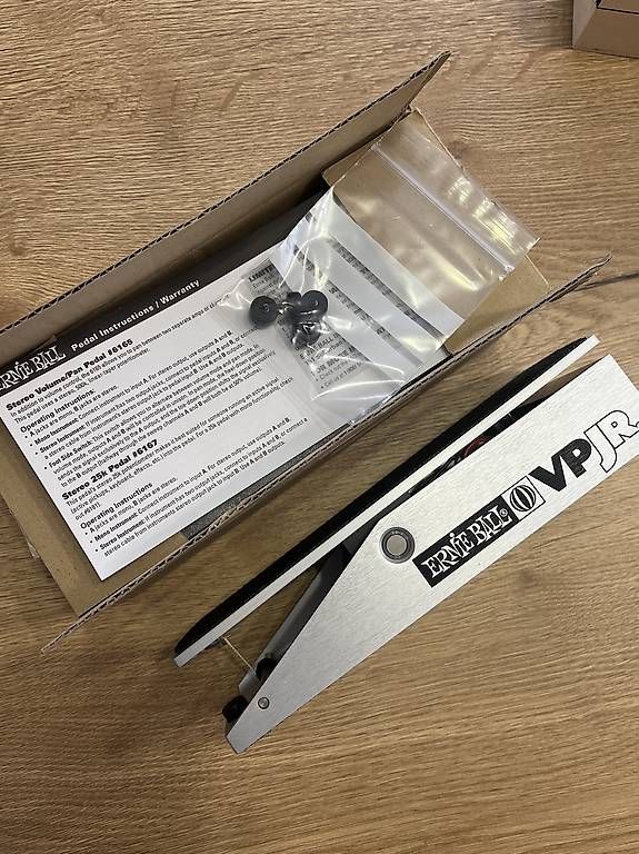 Musikinstrumente: Ernie Ball VPJR Volumepedal – Gebraucht aus Suhr von Cark_ZehndAir 1