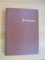 Briefmarkenalbum mit Marken aus diversen Ländern.