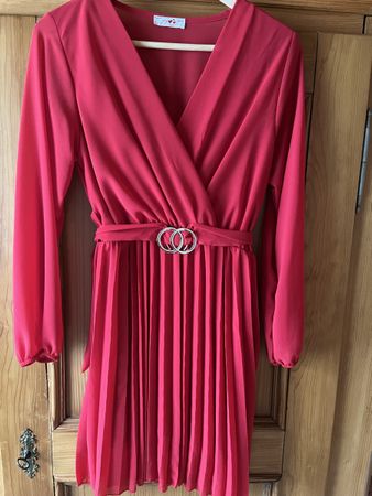 Rotes Kleid mit Falten, Gr. S/M, NEU