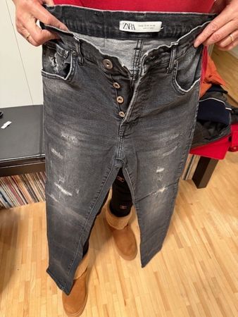 Zara Jeans Gr. 38 Destroyed Look Damenhose schwarz