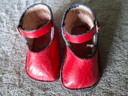 Vintage Puppenschuhe, rot aus Leder, neu