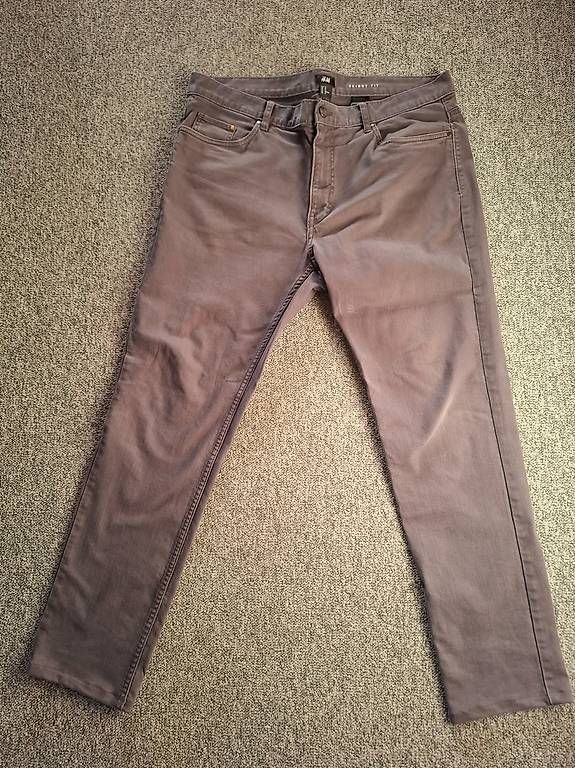 Pantaloni: H&M Hose grau Skinny Fit – Usato da Niederuzwil venduto da Liberatopixel