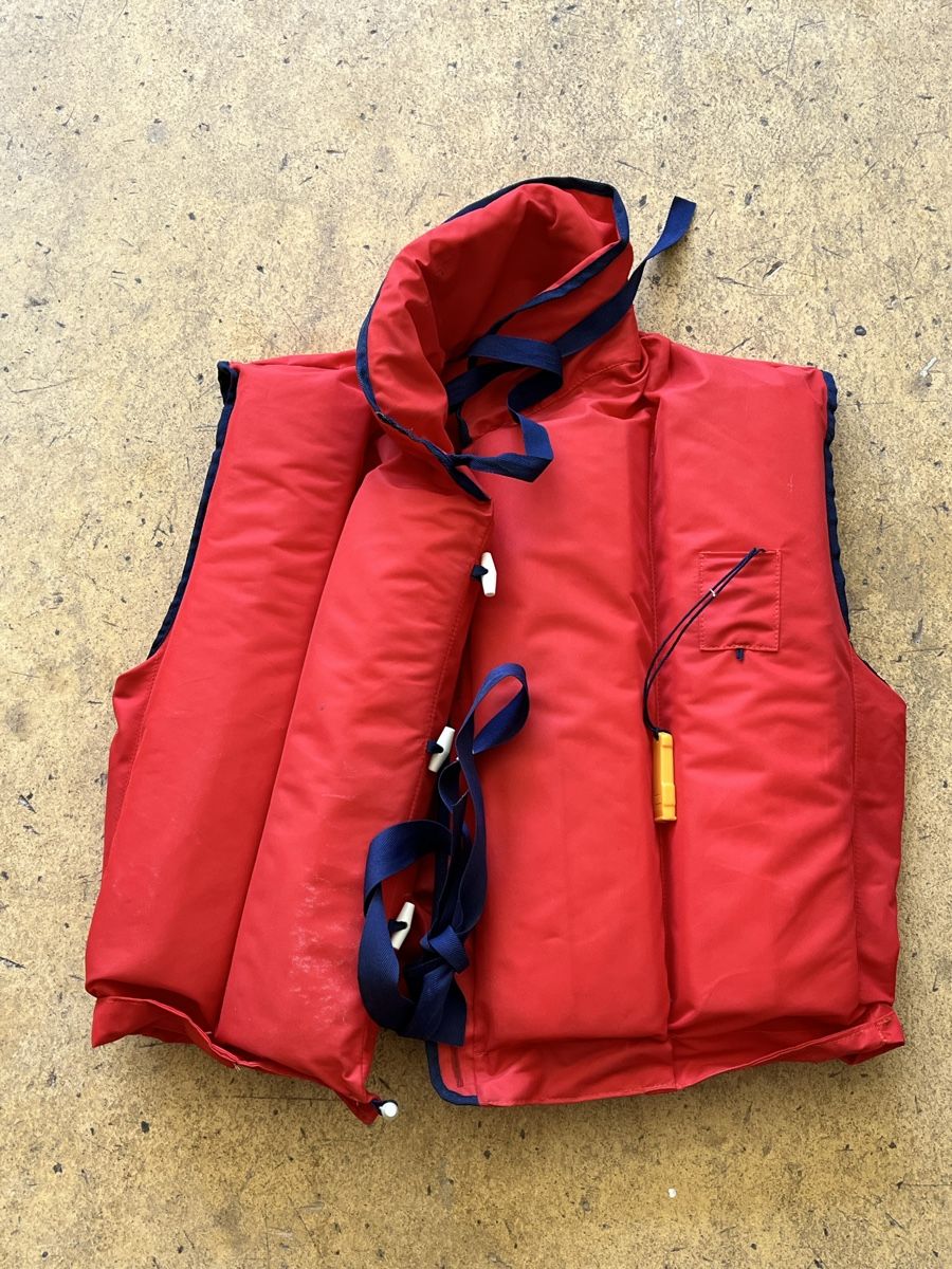 Gilets de sauvetage: Schwimmweste  – D'occasion à Uezwil par 1Sonne3