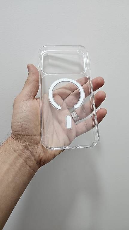 Cover & Protezioni schermo: Coque pour iPhone 17 Pro Max – Nuovo e nell'imballaggio originale da Martigny venduto da IB_Store