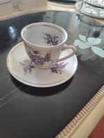 Süesse Vintage Kaffeetasse mit Unterteller - Blumendesign