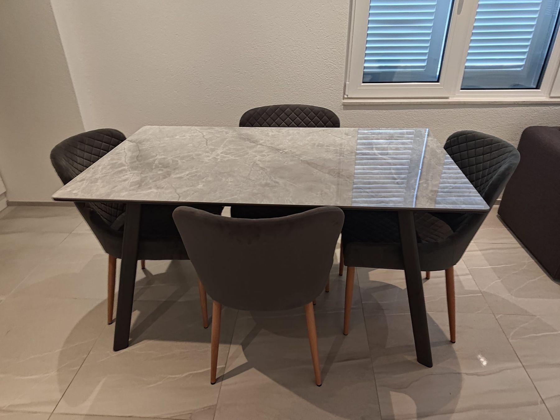 Set de table et chaises: Marmor Esstisch mit 4 Stühlen – Neuf (Voir description) à Hinwil par ble_cb22