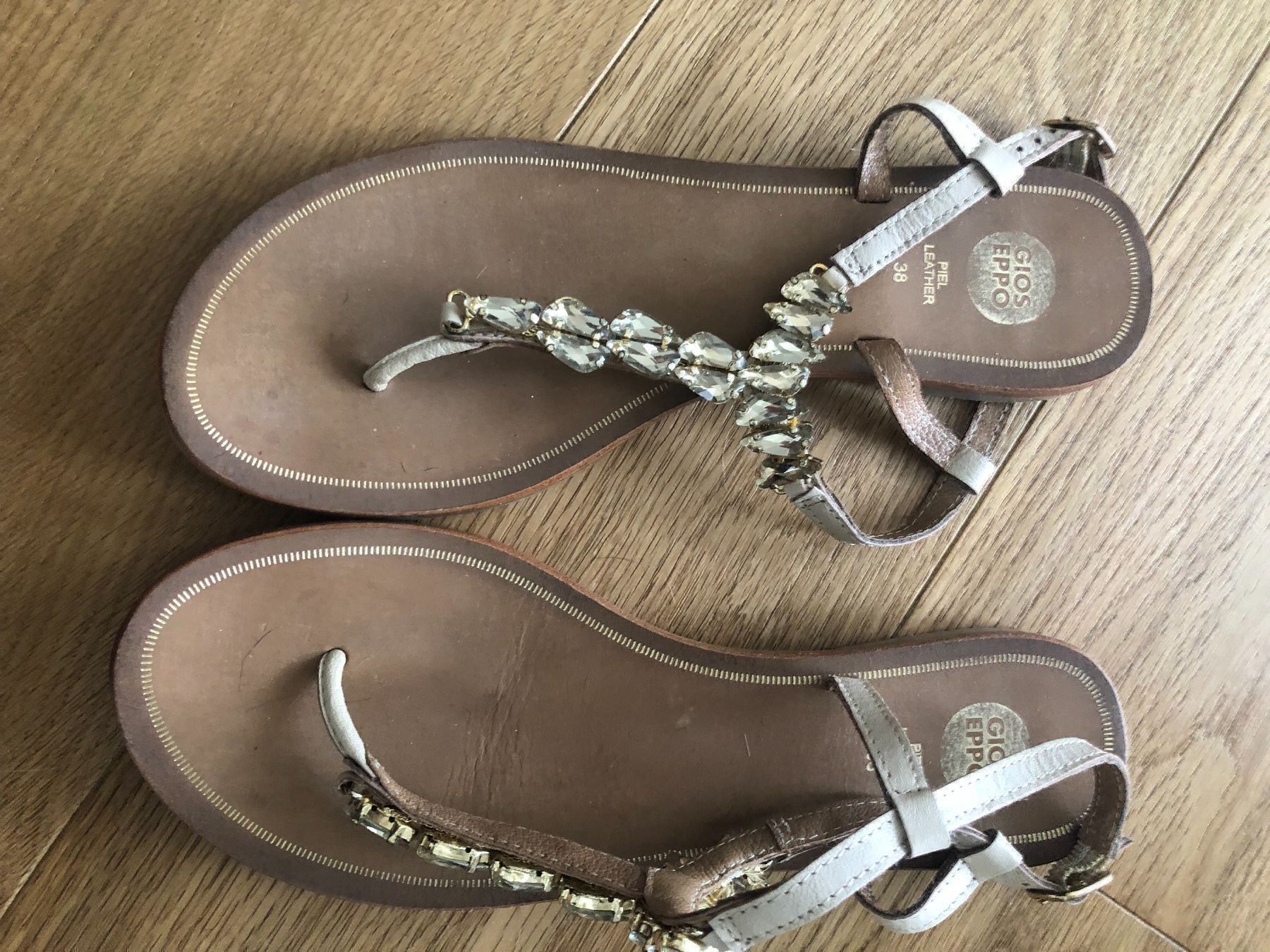 Chaussures femmes: Zehentrenner Sandale Gr. 38 aus Spanien – D'occasion à Pfaffhausen par Klaras_second_hand