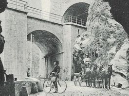 Ligne du SIMPLON: Gallerie St-Jean, Postkutsche & Velo ~1910