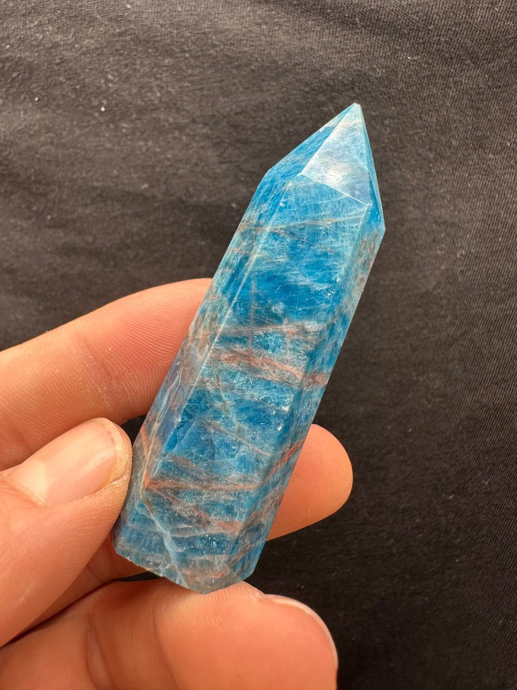Minerali & Pietre curative: Blauer Apatit Obelisk, Turm, Spitze – Nuovo e nell'imballaggio originale da Männedorf venduto da Handschmeichler 2