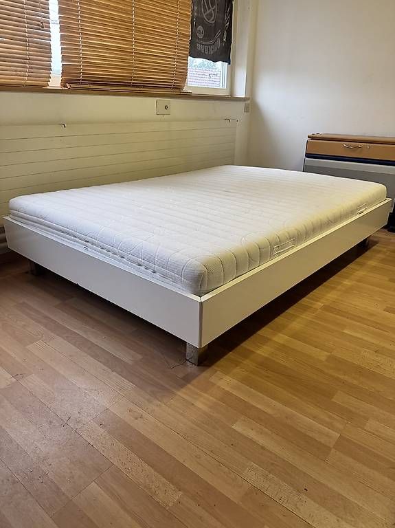 Letti: Komplett Bett von Möbel Phster – Usato da Frauenfeld venduto da KelvinG