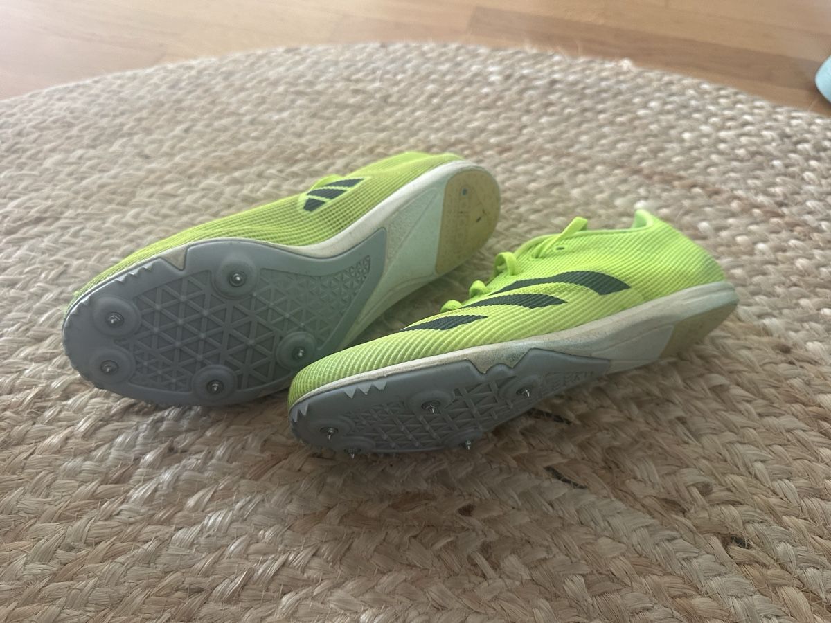 Adidas Chaussures hommes: Nagelschuhe Adidas – D'occasion à Ostermundigen par Clood 1