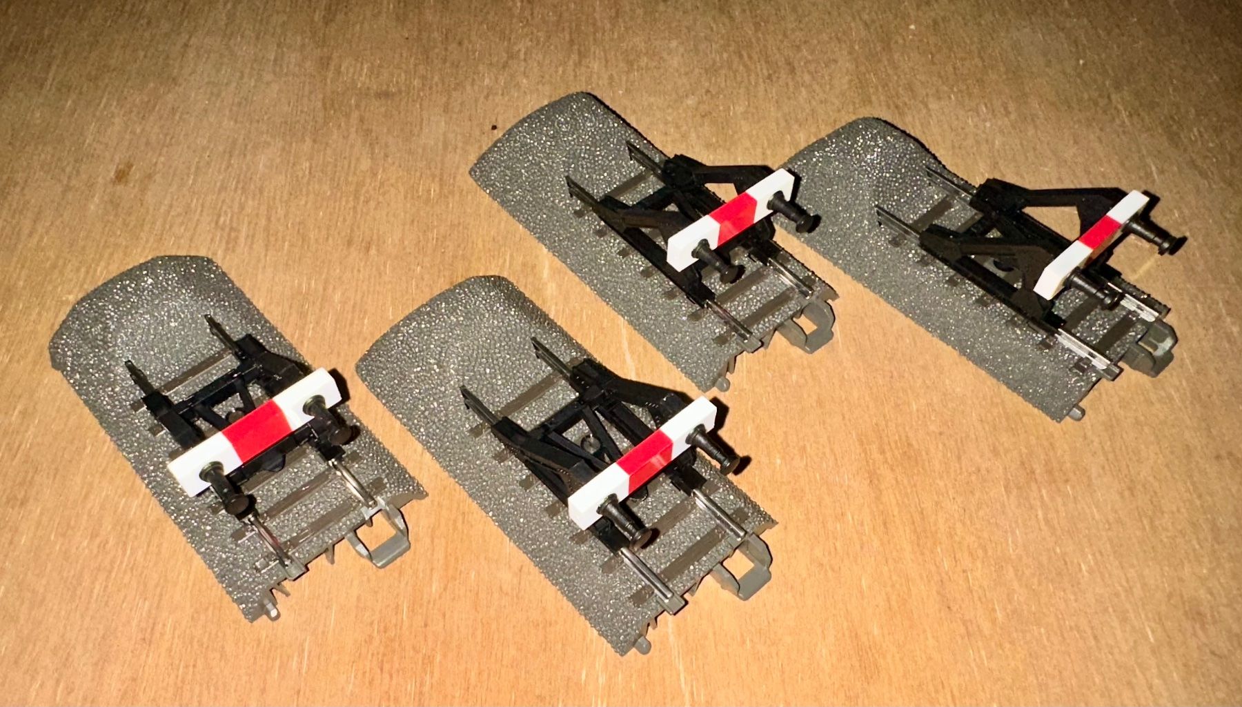 Märklin Modellini di ferrovie: 4x Märklin C Gleis Prellböcke – Usato da Oftringen venduto da ib.85