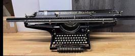 Underwood Standard Grossschreibmaschine mit Breitwagen