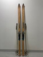 Ski (FA 8), Holzski der ca.1950er Jahre, fahrbar, mit Kanten