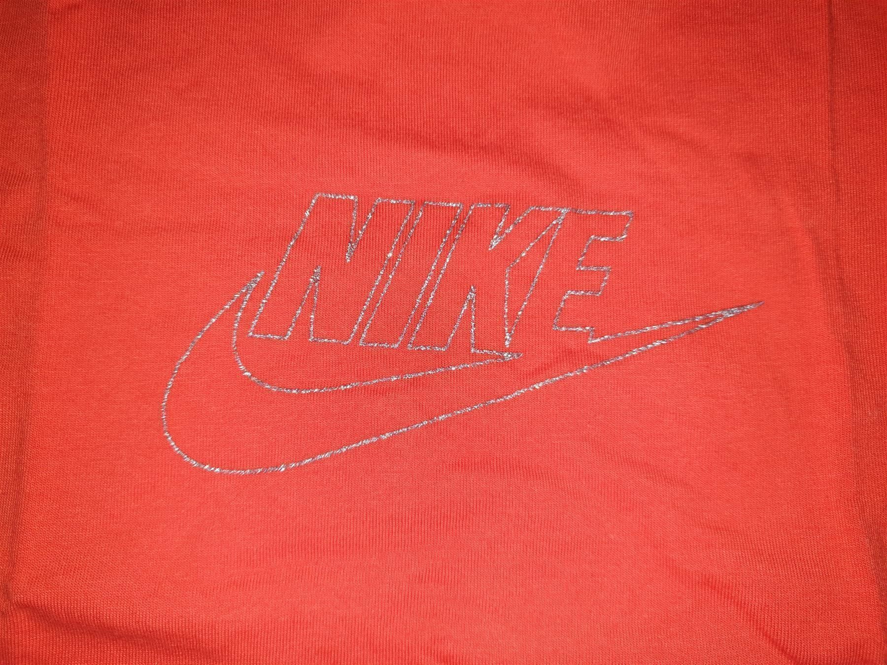 Nike Camicette, T-shirt & Top: Sport Shirt NIKE Gr. 140 – Usato da Buchrain venduto da regenblume3 1
