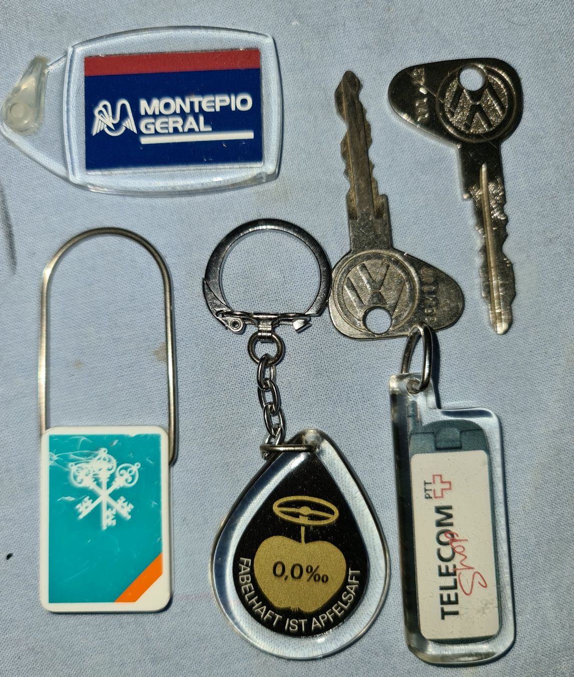 Portachiavi: Porte-Clés / Lot / + 1 décapsuleur et 2 clés. – Usato da Cortaillod venduto da signep 9
