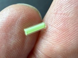 Glasröhrchen 2 x 6 mm mit Leuchtstoff, gefüllt mit Tritium