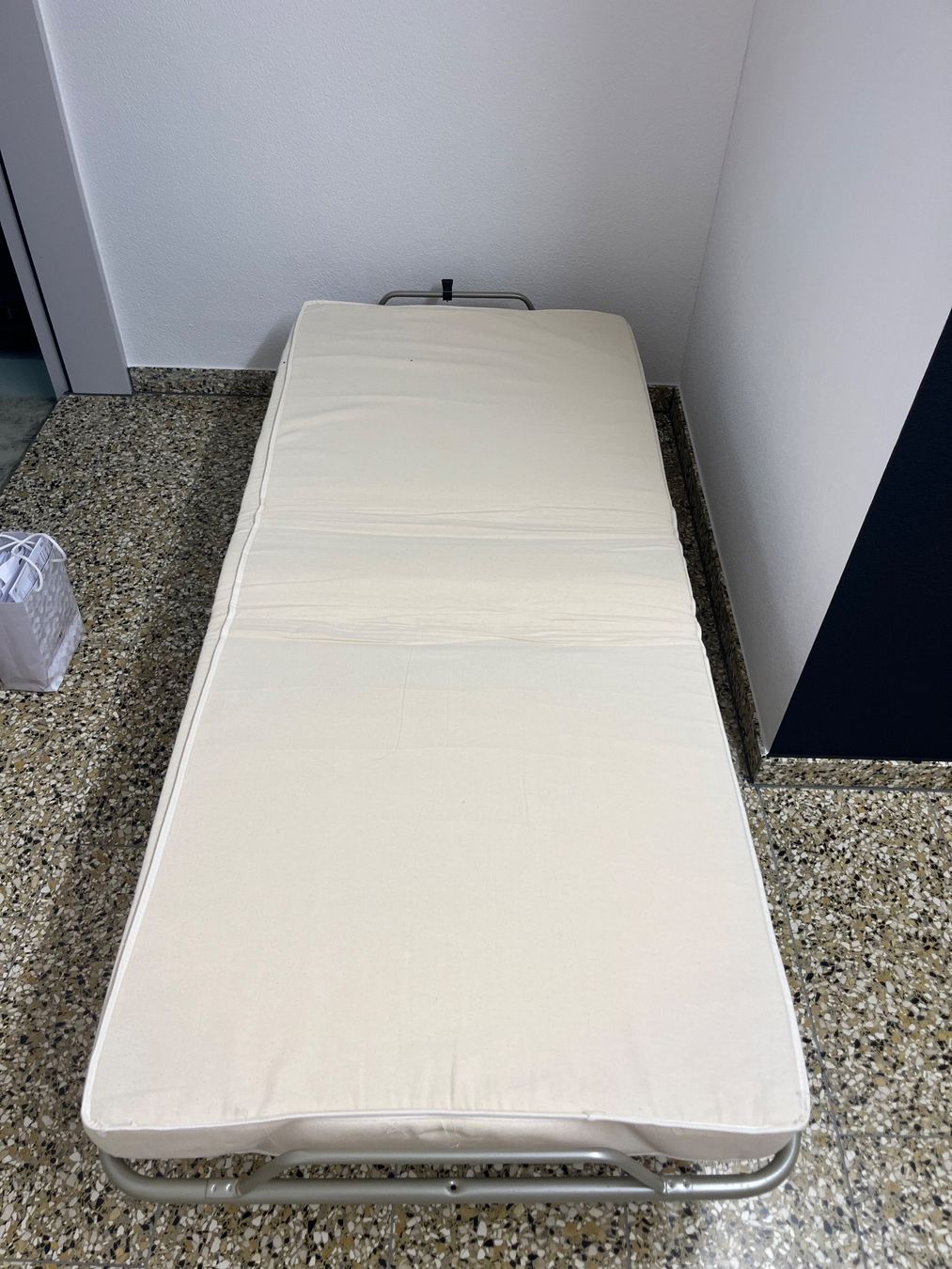 Chaises longues: Klappbett / Gästebett mit Matratze – D'occasion à zug par Daniil23 6