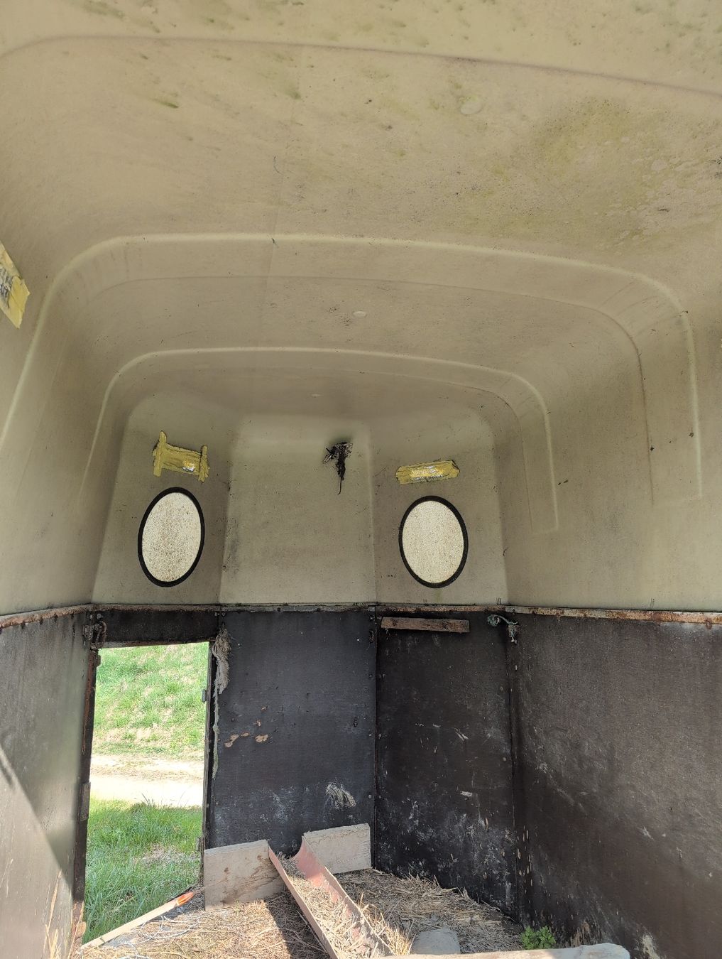 Anhänger: Pferdetransporter – Gebraucht aus Oftringen von Y.Luder 1