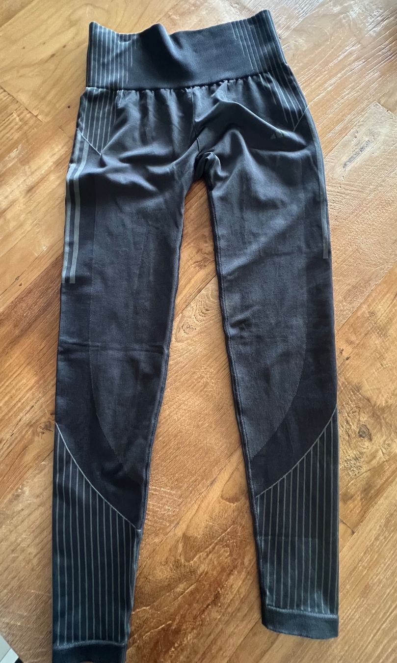 Adidas Leggings: Leggings  neuf Adidas taille s – Usato da Lugnorre venduto da jul_lnh6