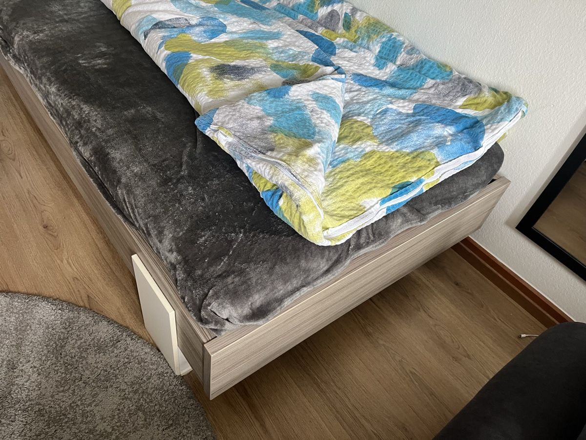 Letti: Modernes Einzelbett mit Kopfteil, Lattenrost – Usato da Emmenbrücke venduto da MinaSlavi 1
