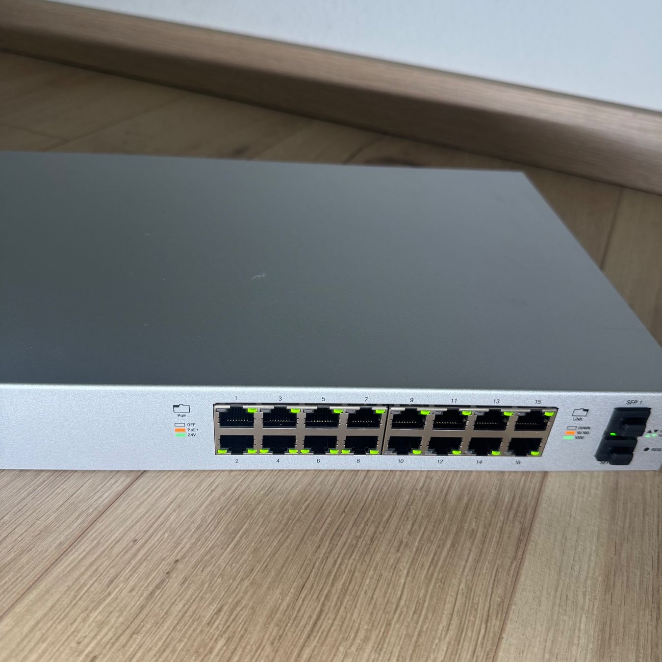 Ubiquiti Hubs & Switches: Ubiquiti UniFi Switch 16-PoE 150W – Gebraucht aus Sursee von Stofi 5