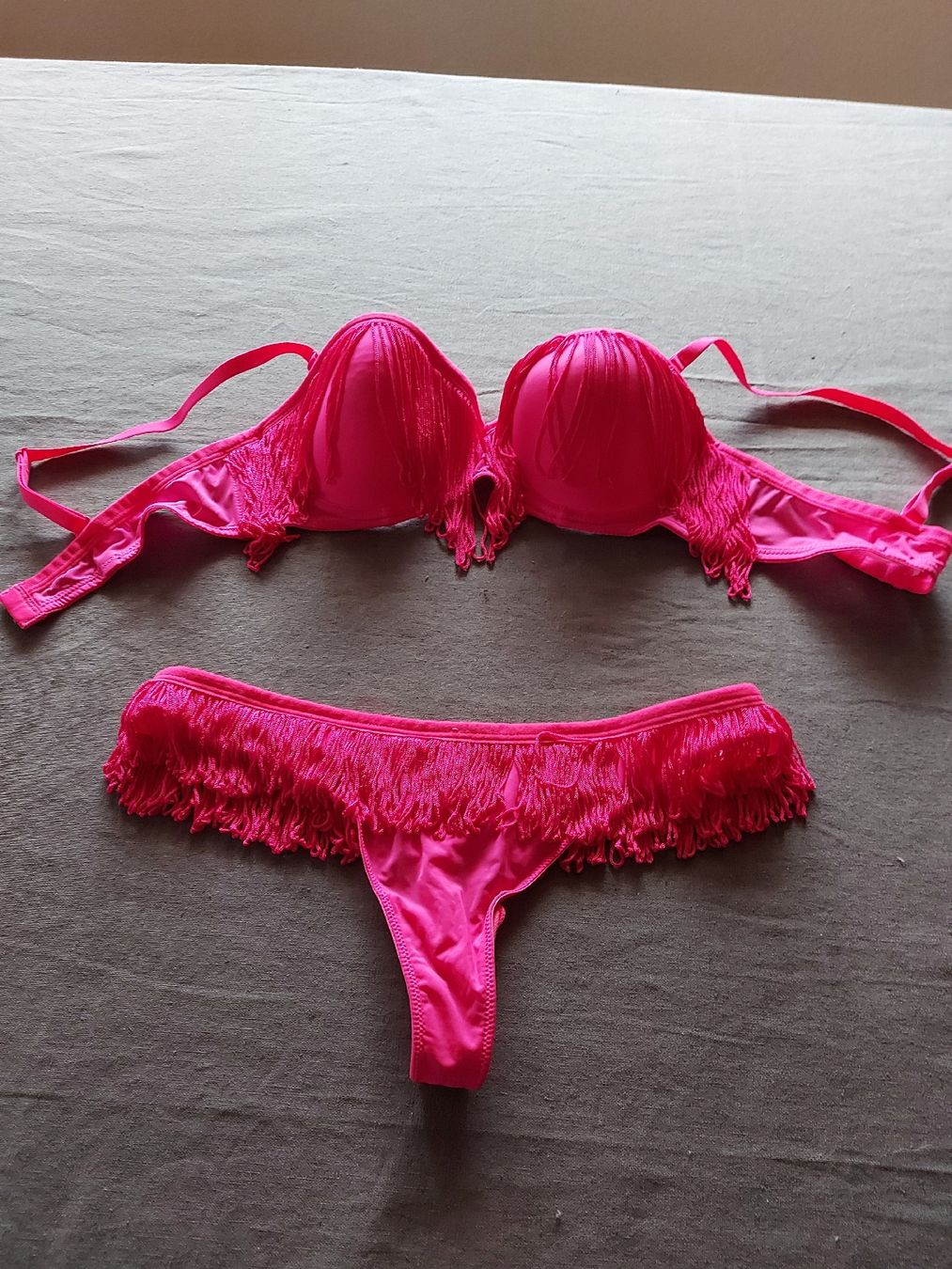 Badekleider & Bikinis: bikinn String rose à franges 75B  S – Gebraucht aus VUADENS von momy
