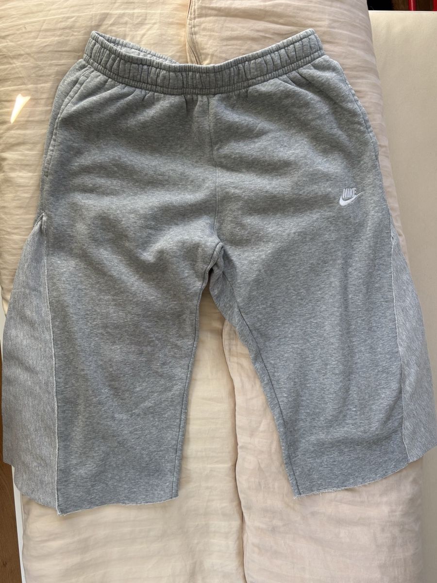 Nike Pantalons: Nike Trainerkurzhosen – D'occasion à Wädenswil par Gagegia