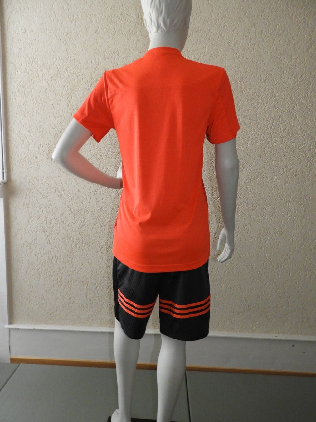 Adidas Lotti di vestiti: Ensemble de sport Adidas - Taille S – Usato da Dombresson venduto da sev_bsb8 2