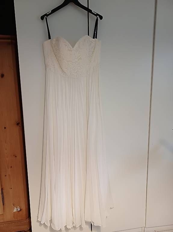 Kleider: Hochzeitskleid Grösse 40 – Gebraucht aus Roggwil TG von nin_yhr9