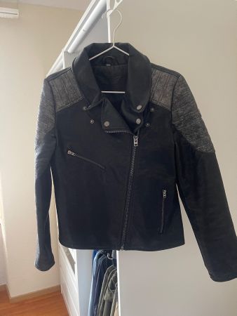 Schwarze Jacke